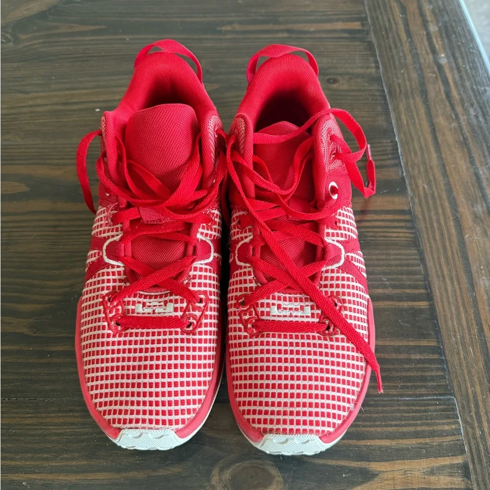 Nike Mens Basketball shoes Red with White Accents - Picture 2 of 6